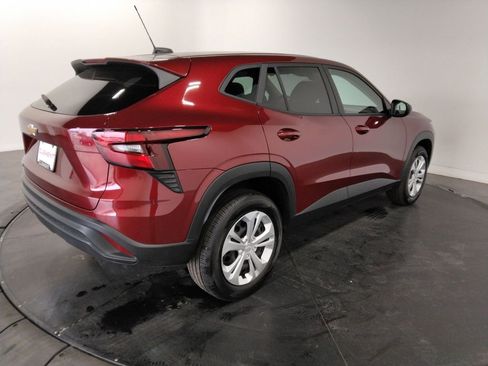 Used 2025 Chevrolet Trax LS image 5