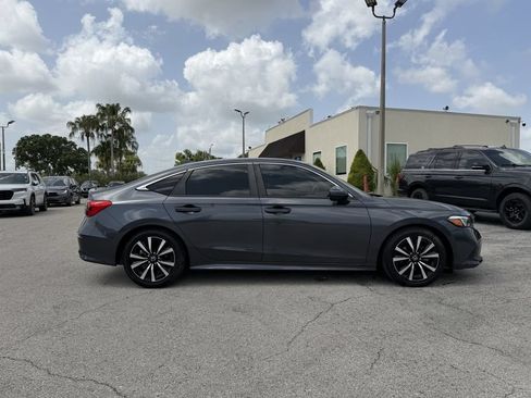 Used 2022 Honda Civic EX image 4