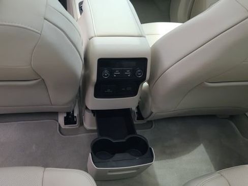 Used 2023 GMC Acadia Denali w/ Denali Ultimate Package AWD/4WD image 27