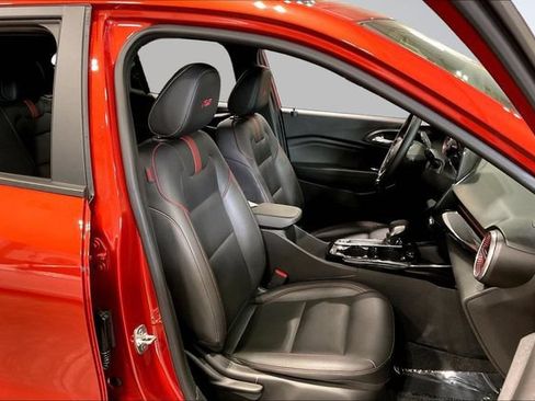 Used 2024 Chevrolet Trax RS FWD image 7