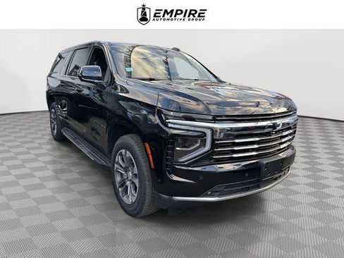 Used 2025 Chevrolet Suburban LT w/ Comfort Package image 1