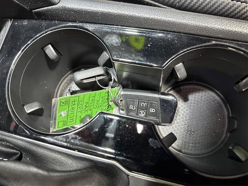 Used 2022 Volkswagen Atlas Cross Sport SE image 26