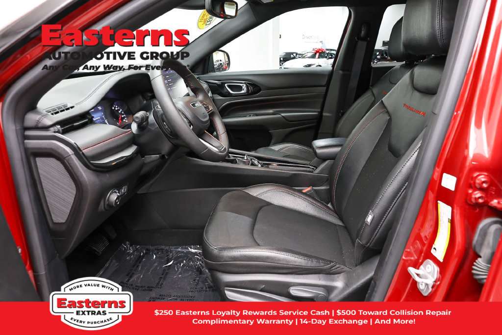 Used 2025 Jeep Compass Trailhawk AWD/4WD image 14