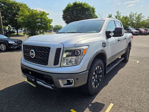 Used 2017 Nissan Titan PRO-4X w/ Pro-4x Convenience Package AWD/4WD image 3