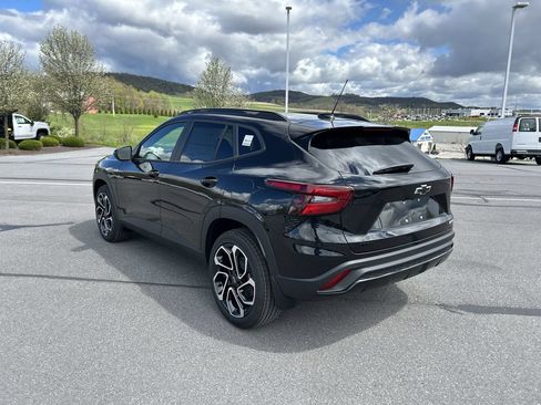 New 2026 Chevrolet Trax RS w/ Sunroof Package FWD image 5