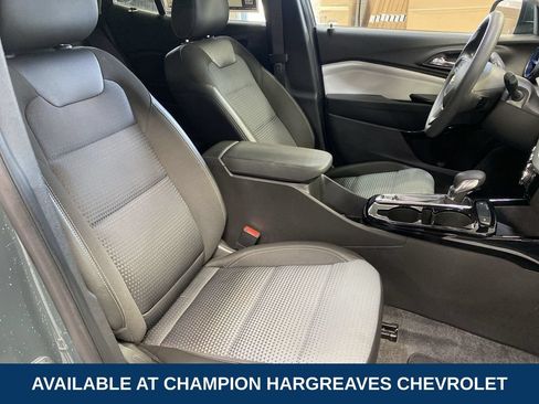 Used 2025 Chevrolet Trax LT FWD image 36