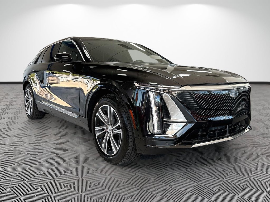 Used 2024 Cadillac Lyriq Luxury AWD/4WD image 3