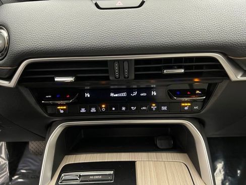 Used 2024 MAZDA CX-90 Plug-In Hybrid w/ Premium Pkg image 17