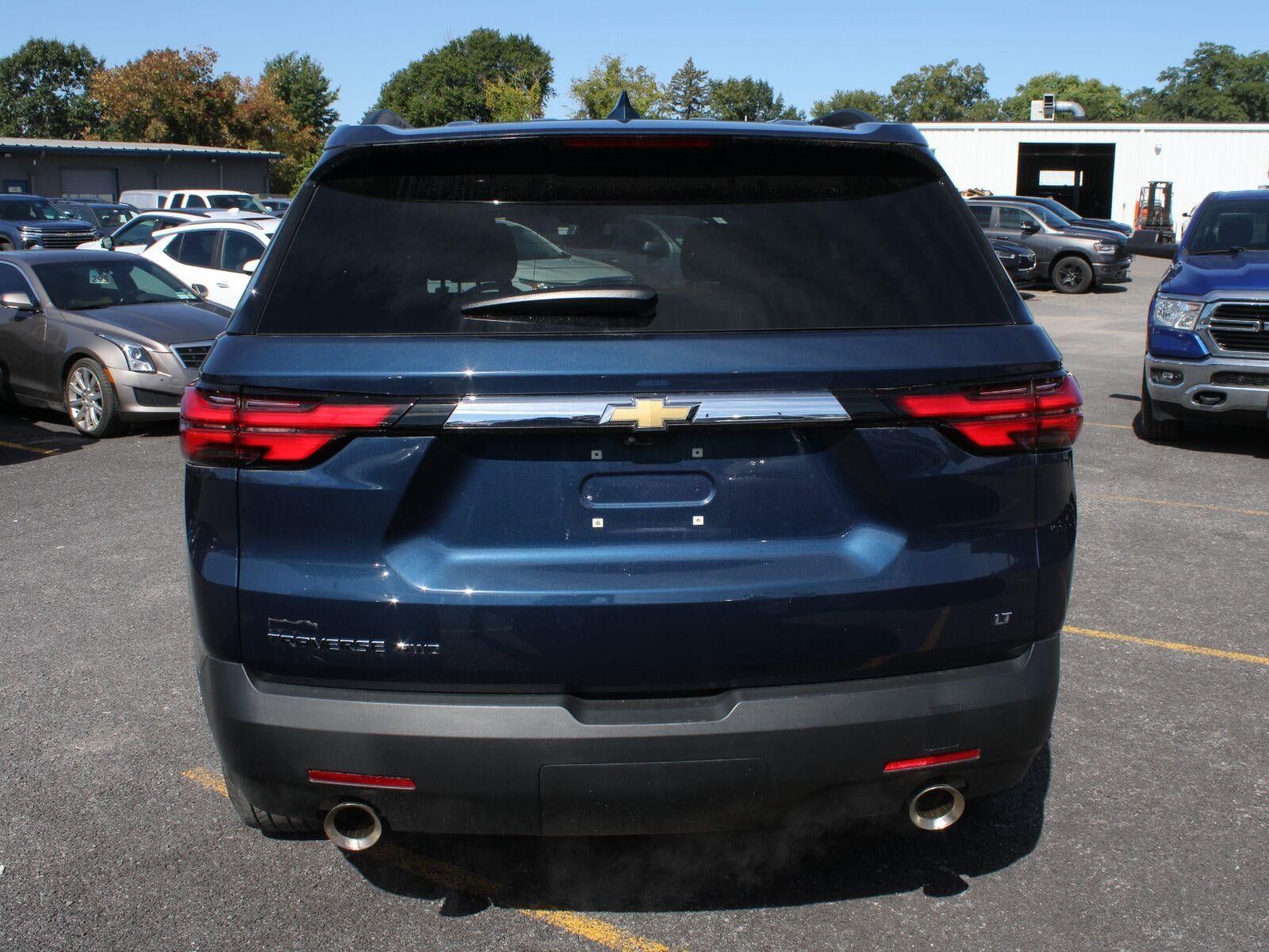 Used 2023 Chevrolet Traverse LT w/ Rear Camera Mirror Package AWD/4WD image 6