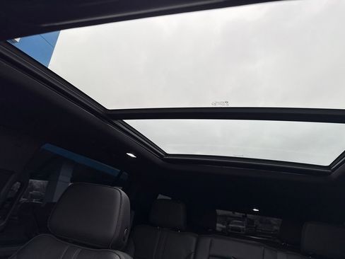 Used 2023 Chevrolet Suburban RST image 27