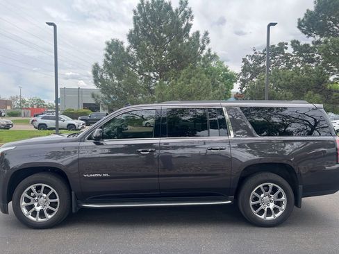 Used 2015 GMC Yukon XL SLT w/ Open Road Package AWD/4WD image 1