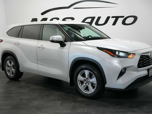 Used 2022 Toyota Highlander LE AWD/4WD image 7