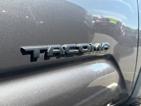 Used 2021 Toyota Tacoma TRD Off-Road w/ Technology Package AWD/4WD image 18