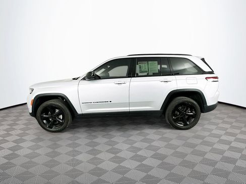 Certified 2024 Jeep Grand Cherokee Altitude AWD/4WD image 7