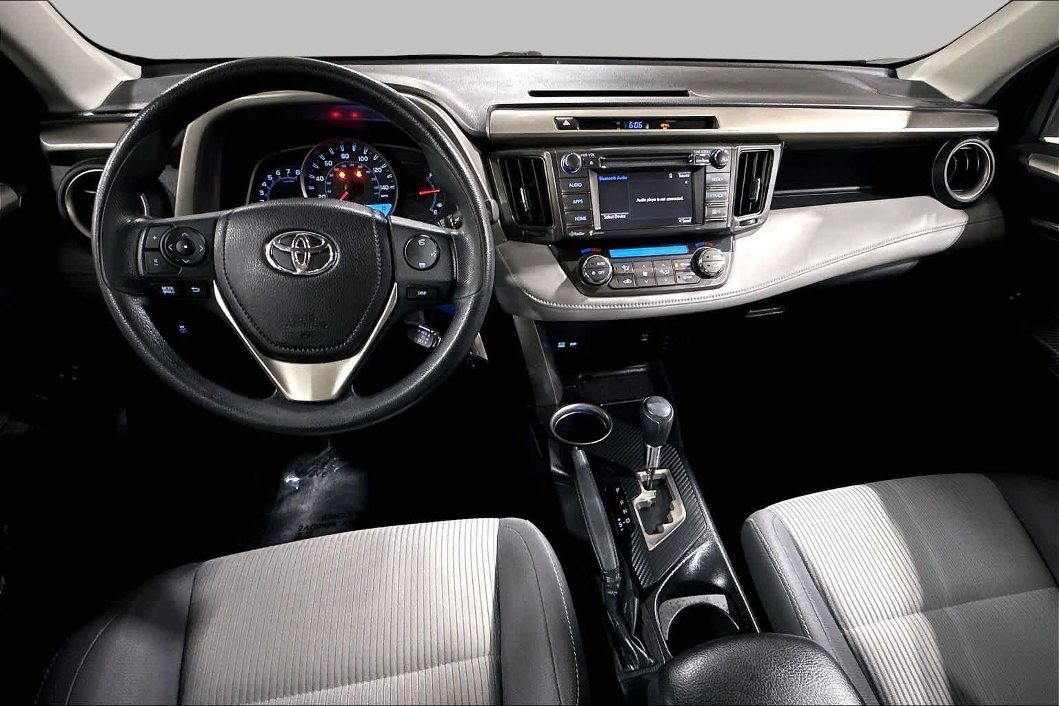 Used 2015 Toyota RAV4 XLE AWD/4WD image 16