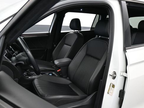 Used 2022 Volkswagen Tiguan SE R-Line image 10
