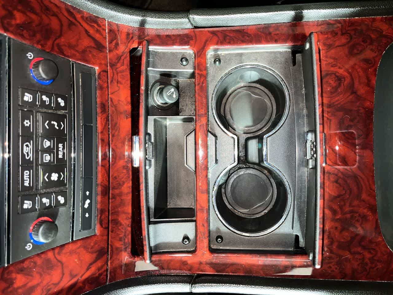 Used 2010 Cadillac Escalade AWD image 22