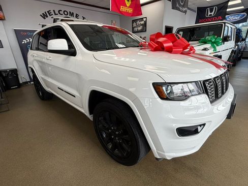 Used 2021 Jeep Grand Cherokee Laredo X AWD/4WD image 17