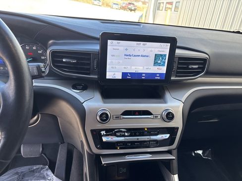 Used 2022 Ford Explorer XLT w/ Equipment Group 202A image 17