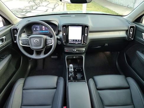New 2026 Volvo XC40 B5 Plus w/ Protection Package Premier AWD/4WD image 28
