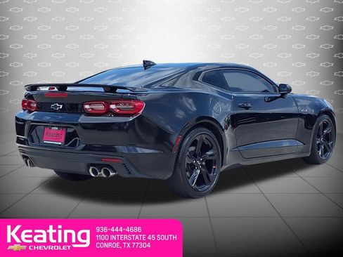 Used 2020 Chevrolet Camaro LT w/ Technology Package RWD image 8