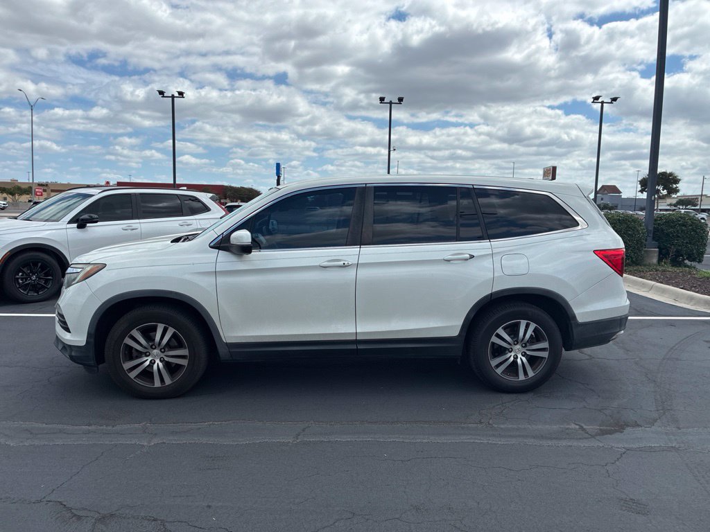 Used 2017 Honda Pilot EX image 2