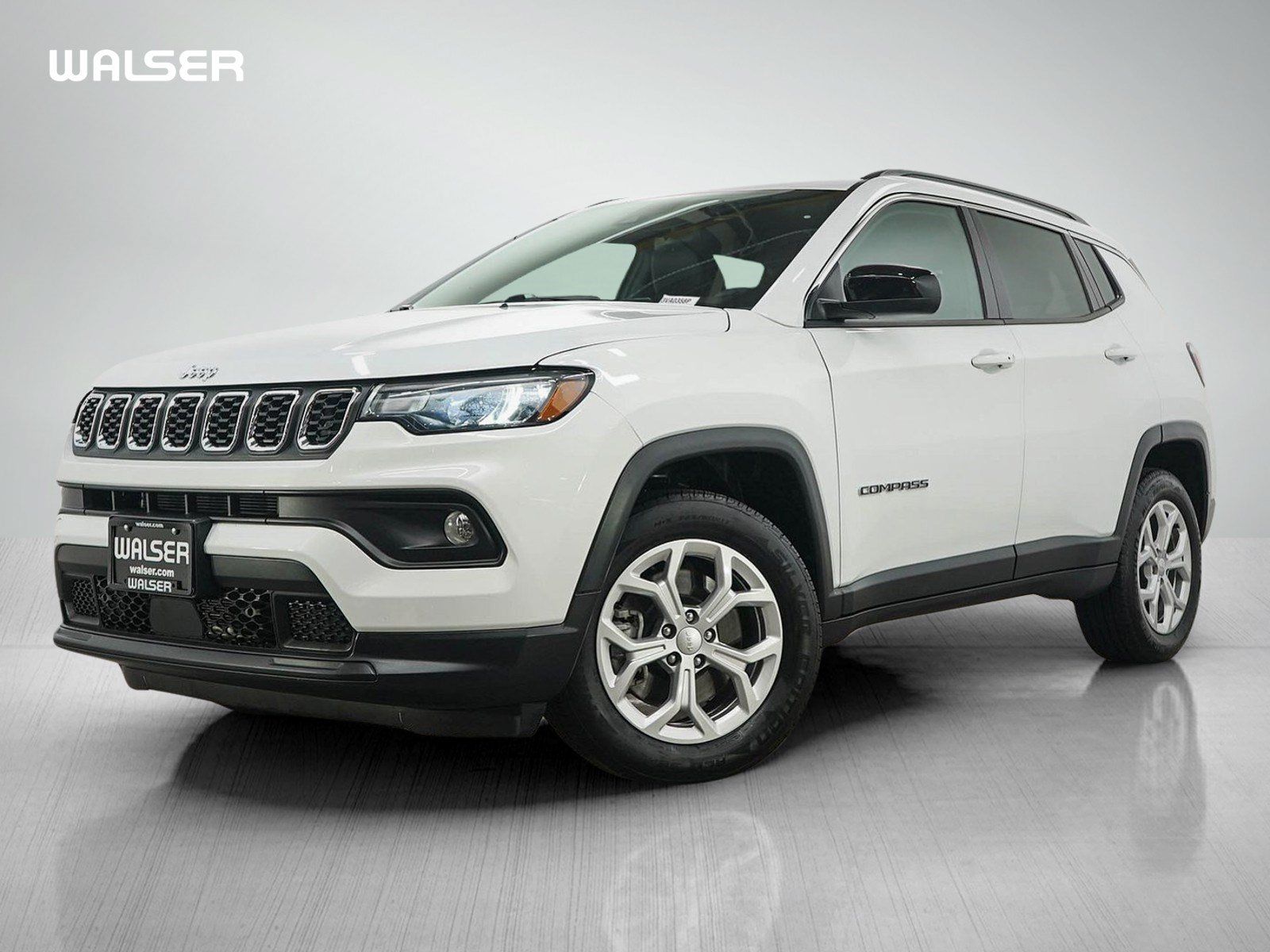 Used 2024 Jeep Compass Latitude AWD/4WD image 1