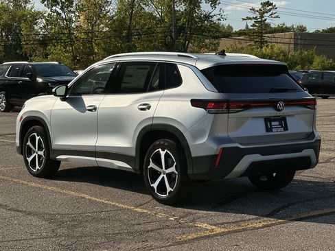 New 2025 Volkswagen Tiguan SE image 4