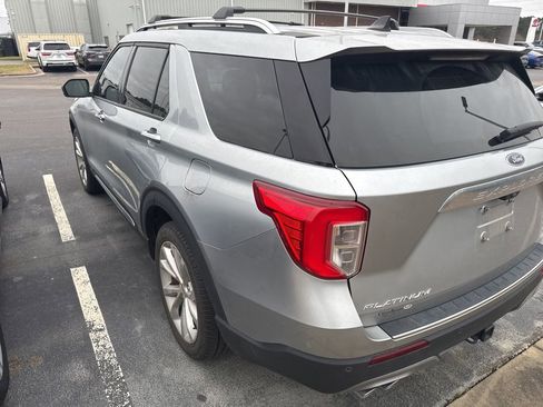 Used 2023 Ford Explorer Platinum w/ Technology Package image 4