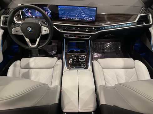 Used 2026 BMW X7 xDrive40i w/ Premium Package AWD/4WD image 14