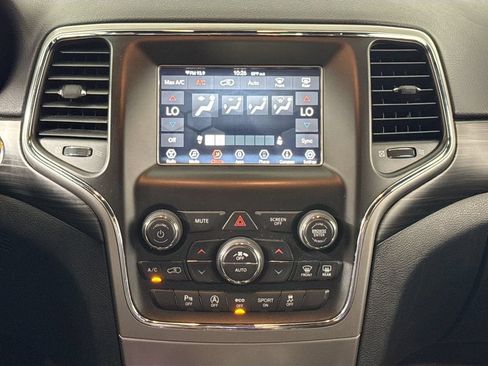 Used 2020 Jeep Grand Cherokee Laredo AWD/4WD image 15