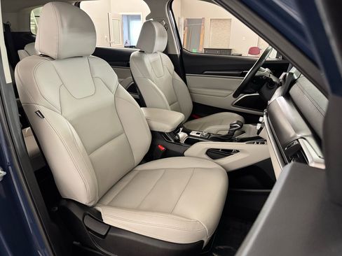 Used 2023 Kia Telluride S image 40