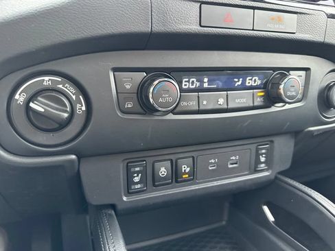 Used 2022 Nissan Frontier PRO-4X w/ Pro-4X Premium Package AWD/4WD image 28