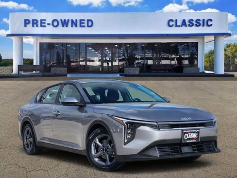 Used 2025 Kia K4 LXS image 1