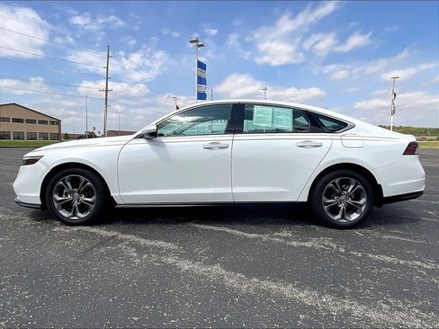 Used 2024 Honda Accord EX image 3