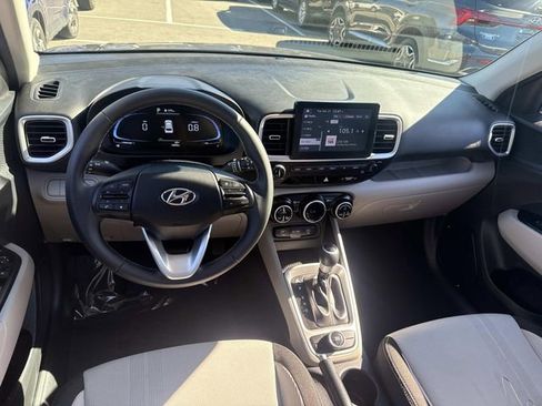 Used 2024 Hyundai Venue SEL image 14