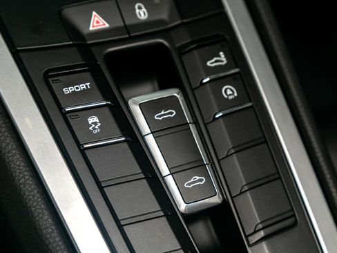 Used 2018 Porsche 718 Boxster S image 36