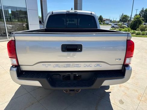 Used 2016 Toyota Tacoma TRD Sport w/ Towing Package AWD/4WD image 6