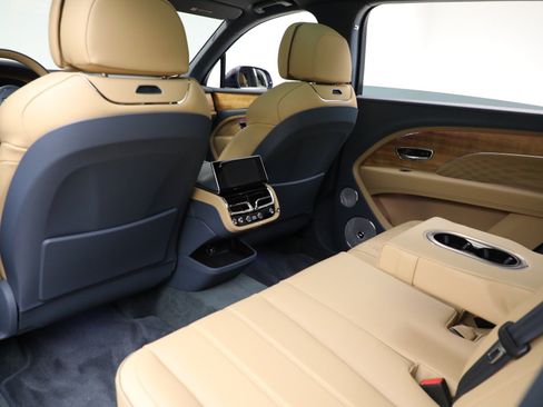 Certified 2025 Bentley Bentayga Extended Wheelbase AWD/4WD image 21