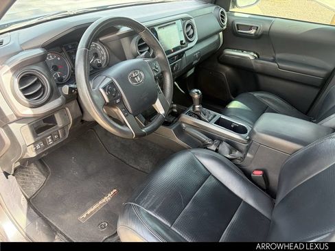Used 2019 Toyota Tacoma TRD Sport AWD/4WD image 11