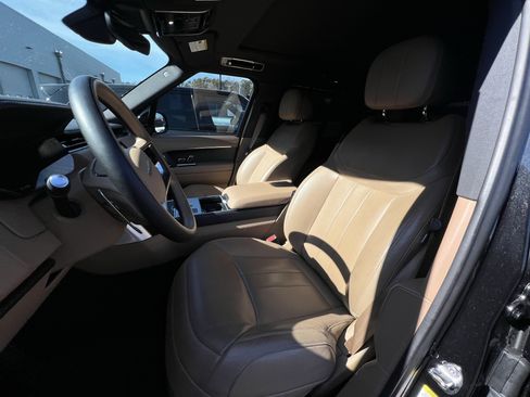 Certified 2024 Land Rover Range Rover SE image 16