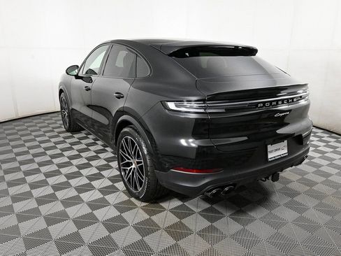 Certified 2025 Porsche Cayenne Coupe image 3
