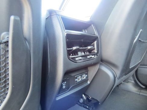 Used 2023 Jeep Grand Cherokee Altitude AWD/4WD image 12