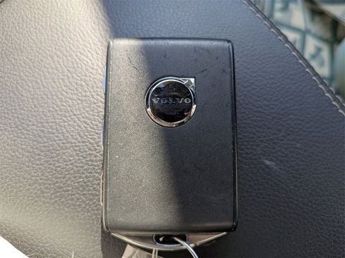 Certified 2025 Volvo XC40 B5 Plus image 30