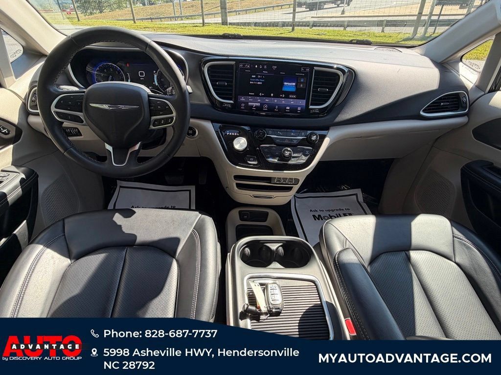 Used 2023 Chrysler Pacifica Touring-L FWD image 7