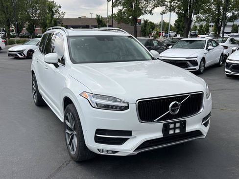 Used 2018 Volvo XC90 T5 Momentum w/ Convenience Package AWD/4WD image 4