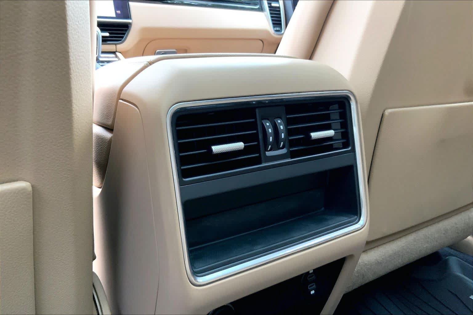 Used 2023 Porsche Cayenne AWD/4WD image 35