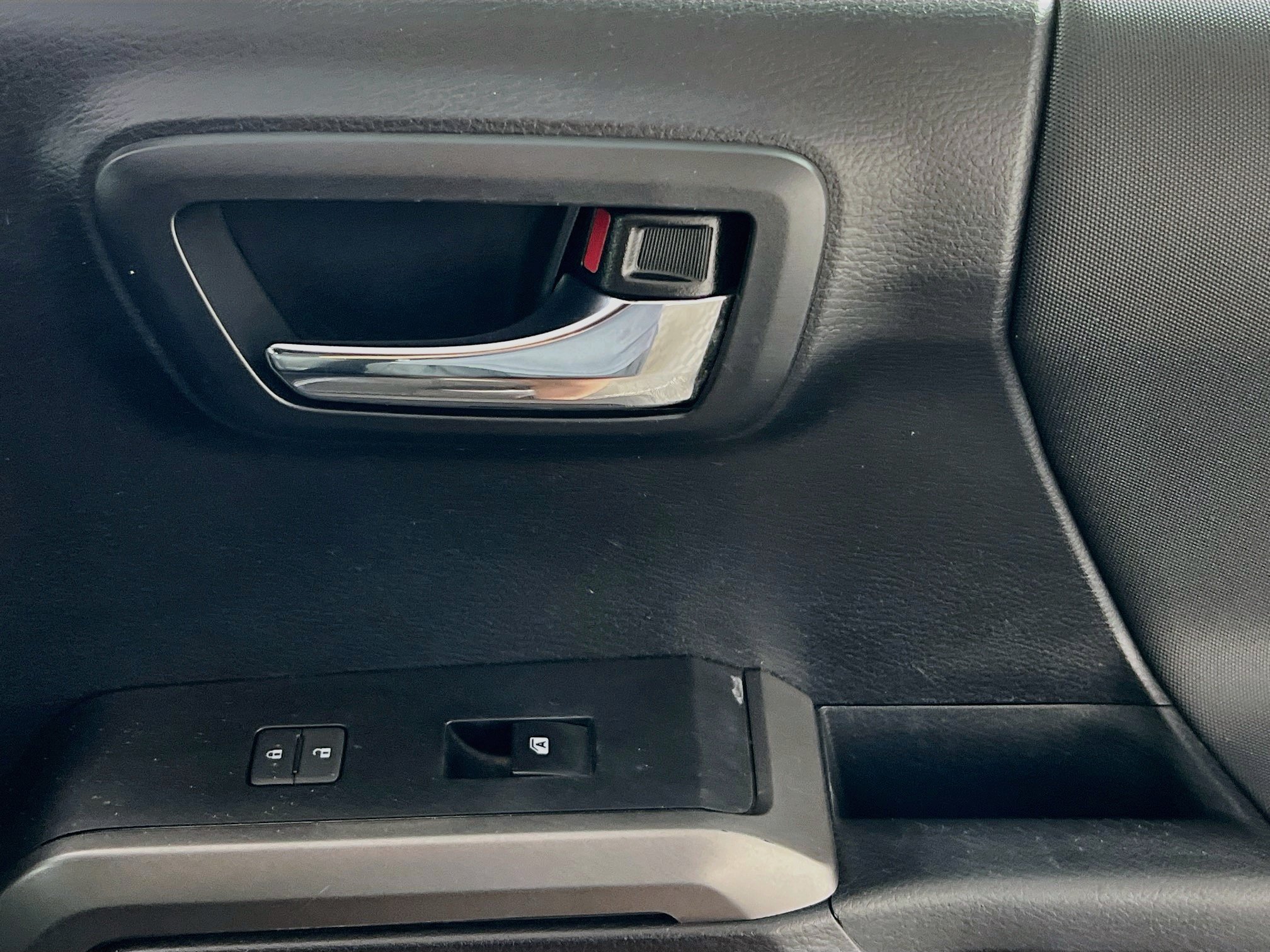 Used 2019 Toyota Tacoma TRD Sport AWD/4WD image 31