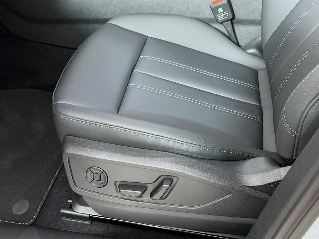 Used 2025 Audi Q5 Premium Plus w/ Premium Plus AWD/4WD image 9