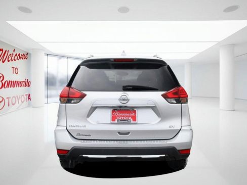 Used 2017 Nissan Rogue SV image 6